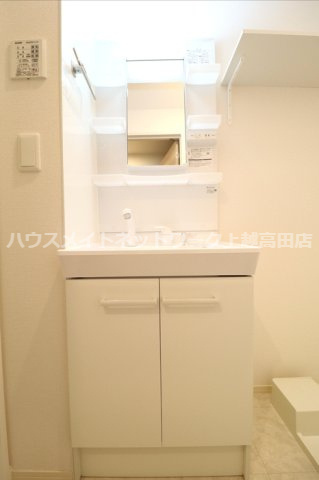 マウント.ナンバ　オータムの独立洗面台|洗髪洗面化粧台