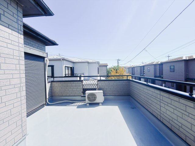 【中古戸建】伊勢崎市長沼町のバルコニー|バルコニー｜あたたかな陽のひかりを浴びることのできるバルコニー。お洗濯物やお布団を干せば、家族みんなが気持ちよく暮らすことができます(*^^*)