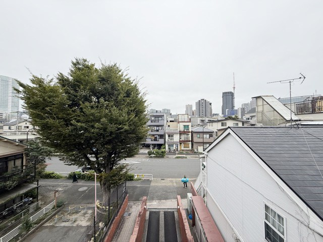 【防犯設備】 | スターパレス北品川 | 部外者の出入りを規制するオートロックの操作盤。「マンションに欲しいセキュリティ」の筆頭格です。これがあるだけで、安心感はひときわ増します。～即日のご見学可能～　お問合せはお気軽にどうぞ。