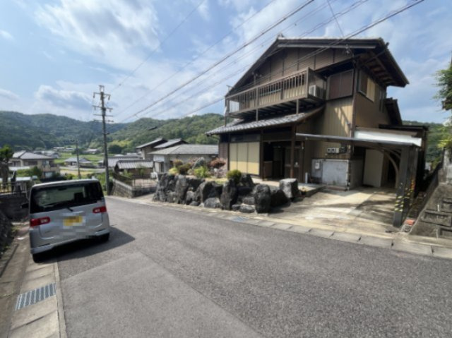 中古住宅　加野1丁目の前面道路含む現地写真