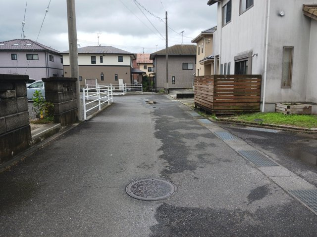 【前面道路含む現地写真】