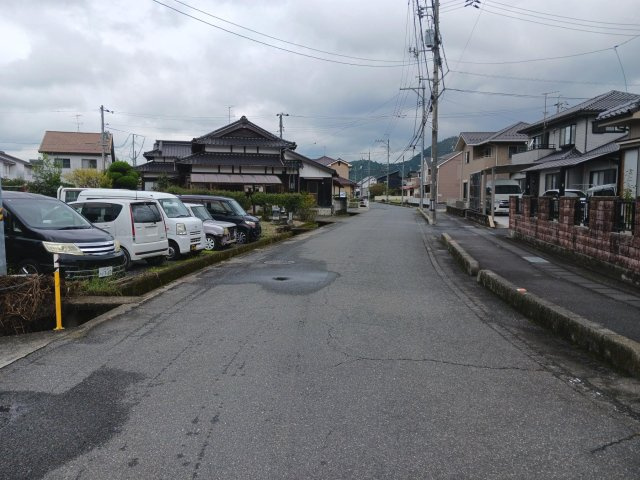 【前面道路含む現地写真】