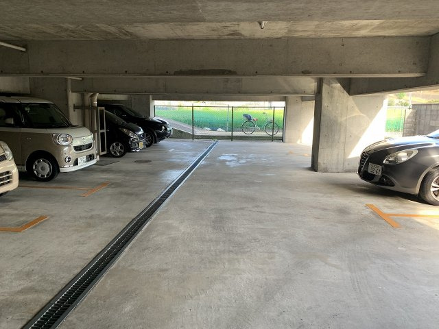 カルム緑地の駐車場