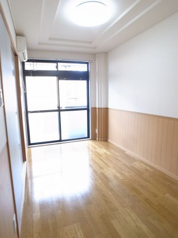 【居間・リビング】 | ハイエストナカジマⅡ | ダイニングルームは広めの6.8帖