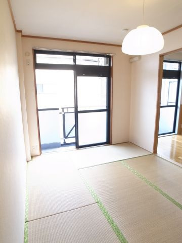 【内装】 | ハイエストナカジマⅡ | 洋室、和室はバルコニー側で日当たりも良好。