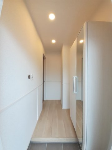 モンテリザイア丸亀　Ⅱの玄関|収納もある玄関です