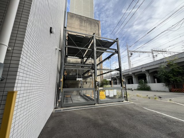 プレサンス神戸キュリオの駐車場