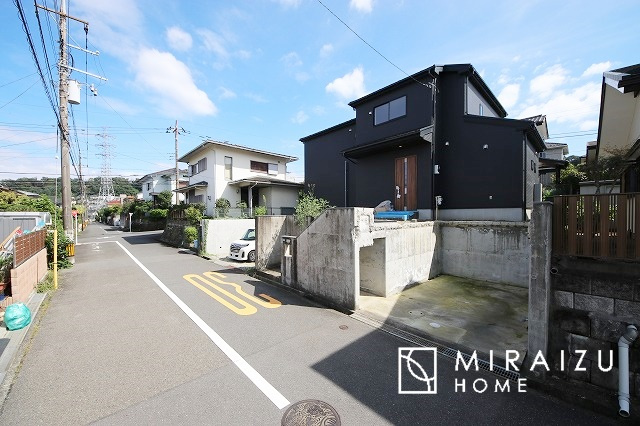 【前面道路含む現地写真】 | 前面道路☆運転が不安な方も安心な前面道路、きちんと幅員のある道路は女性にも安心です。整備されている道路は気持ちも良いですね♪
