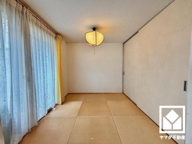 京田辺市花住坂1丁目の和室|※本画像は空室時の写真を加工し、家具・小物等を撤去したイメージです。
実際の仕様とは異なる場合がございます。