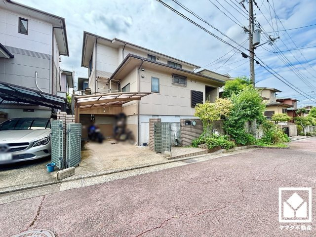 京田辺市花住坂1丁目の前面道路含む現地写真