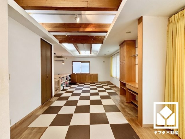 京田辺市花住坂1丁目の居間・リビング|※本画像は空室時の写真を加工し、家具・小物等を撤去したイメージです。
実際の仕様とは異なる場合がございます。