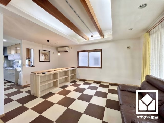 京田辺市花住坂1丁目の居間・リビング|※本画像は空室時の写真を加工し、家具・小物等を撤去したイメージです。
実際の仕様とは異なる場合がございます。