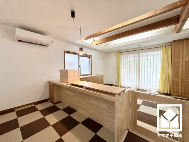 京田辺市花住坂1丁目の居間・リビング|※本画像は空室時の写真を加工し、家具・小物等を撤去したイメージです。
実際の仕様とは異なる場合がございます。