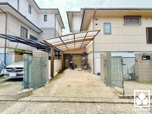 京田辺市花住坂1丁目の駐車場