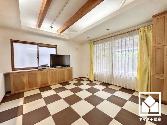 京田辺市花住坂1丁目の居間・リビング|※本画像は空室時の写真を加工し、家具・小物等を撤去したイメージです。
実際の仕様とは異なる場合がございます。