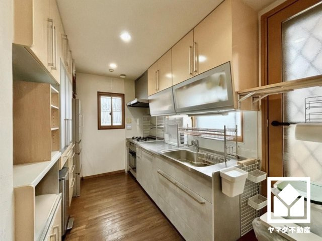 京田辺市花住坂1丁目のキッチン|※本画像は空室時の写真を加工し、家具・小物等を撤去したイメージです。
実際の仕様とは異なる場合がございます。