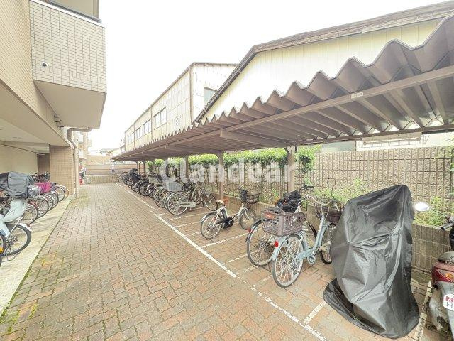 ベルモント梅島の駐輪場|ドキドキの新生活も、安心してスタート。ぴったりの住まいを見つけませんか？クランディアが一緒に住まい選びをサポートします‼　まずは、お気軽にお問合せください　＃クランディア
