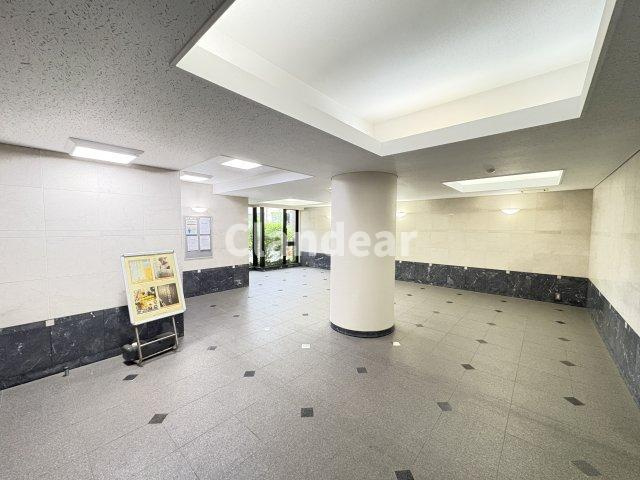 ベルモント梅島のロビー|ドキドキの新生活も、安心してスタート。ぴったりの住まいを見つけませんか？クランディアが一緒に住まい選びをサポートします‼　まずは、お気軽にお問合せください　＃クランディア