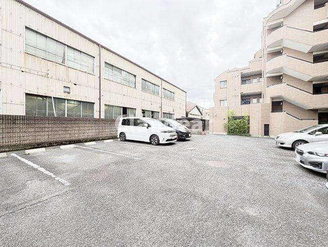 ベルモント梅島の駐車場|ドキドキの新生活も、安心してスタート。ぴったりの住まいを見つけませんか？クランディアが一緒に住まい選びをサポートします‼　まずは、お気軽にお問合せください　＃クランディア