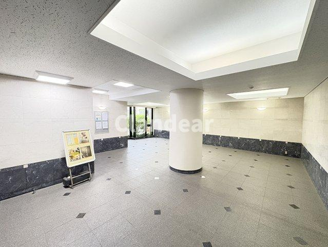 ベルモント梅島のロビー|ドキドキの新生活も、安心してスタート。ぴったりの住まいを見つけませんか？クランディアが一緒に住まい選びをサポートします‼　まずは、お気軽にお問合せください　＃クランディア