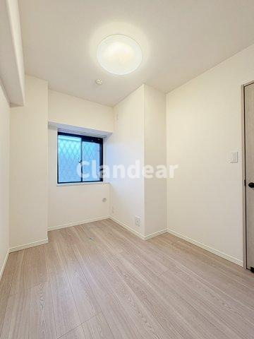 ベルモント梅島の洋室|ドキドキの新生活も、安心してスタート。ぴったりの住まいを見つけませんか？クランディアが一緒に住まい選びをサポートします‼　まずは、お気軽にお問合せください　＃クランディア