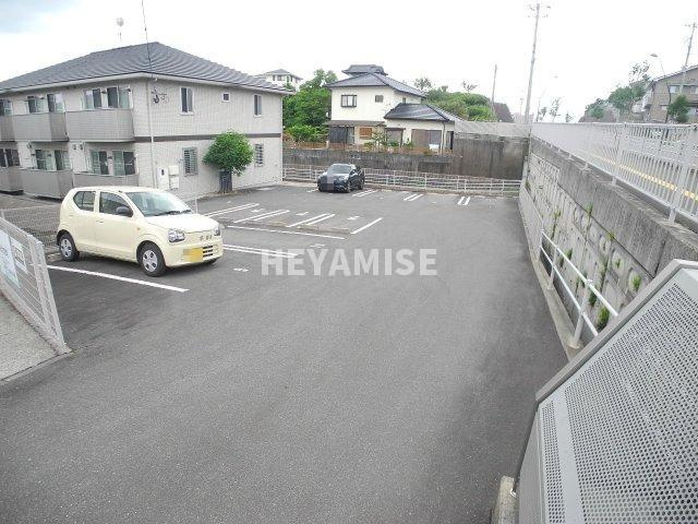 プレミールメゾン・Mの駐車場