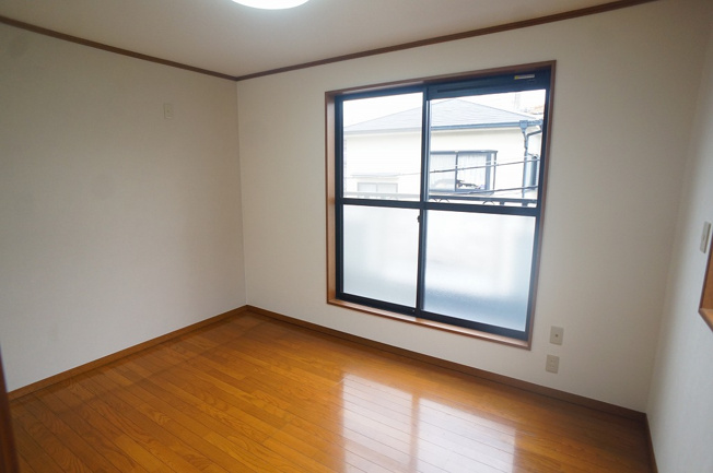 【寝室】 | 八尾市刑部4丁目 | 【2階：東側洋室6帖】独立したお部屋♪バルコニーに面しています☆