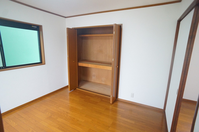 【子供部屋】 | 八尾市刑部4丁目 | 【2階：洋室6.5帖】押し入れ完備です♪