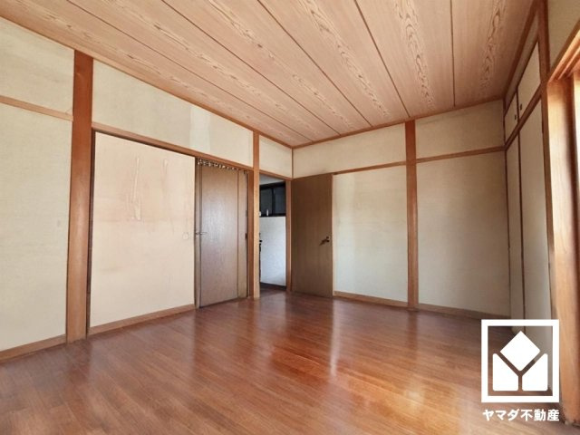 伏見区久我石原町の子供部屋|※本画像は空室時の写真を加工し、家具・小物等を撤去したイメージです。
実際の仕様とは異なる場合がございます。