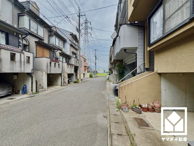 伏見区久我石原町の前面道路含む現地写真