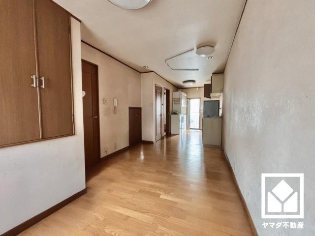伏見区久我石原町の居間・リビング|※本画像は空室時の写真を加工し、家具・小物等を撤去したイメージです。
実際の仕様とは異なる場合がございます。