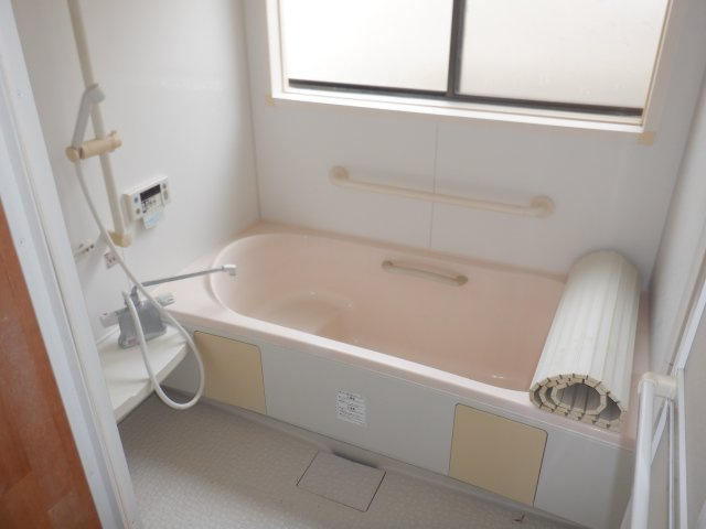 沼、中古住宅２F建ての浴室