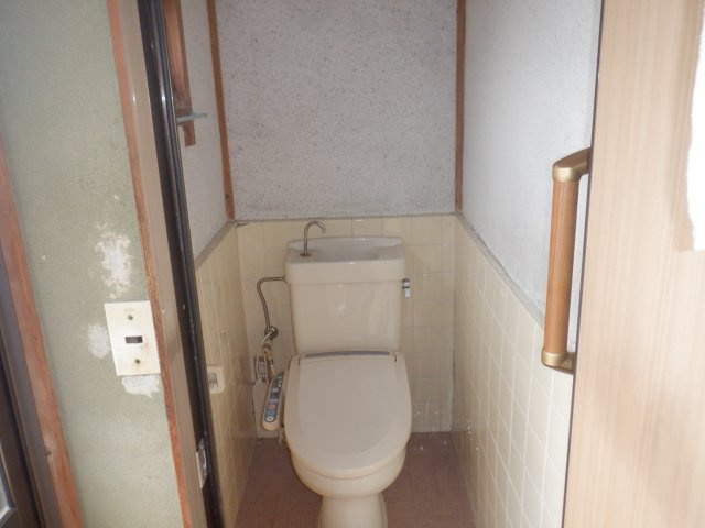 沼、中古住宅２F建てのトイレ