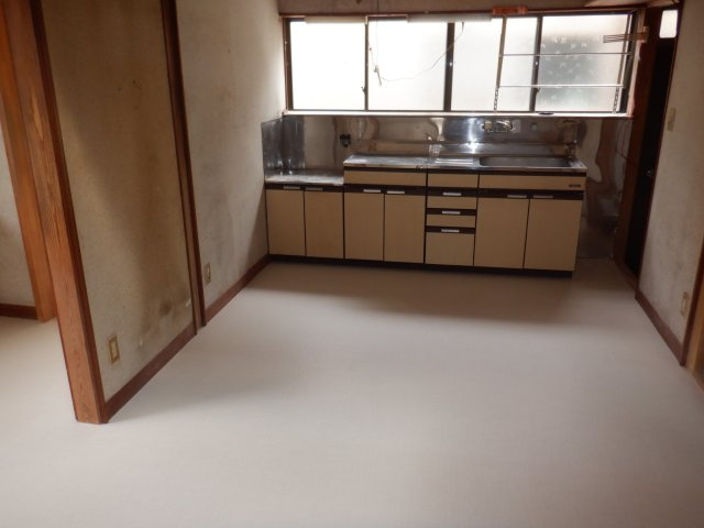 沼、中古住宅２F建てのキッチン