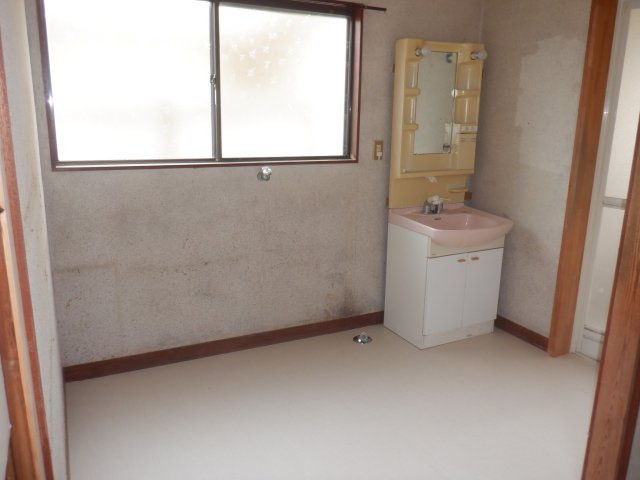 沼、中古住宅２F建ての脱衣所