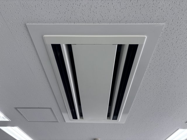 大阪市中央区平野町２丁目の事務所の設備