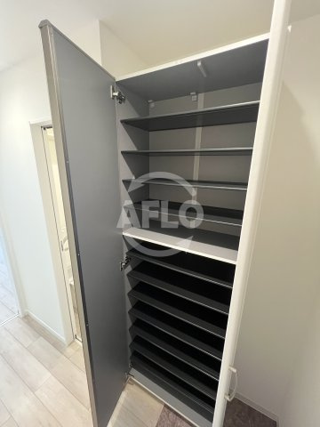 ココングランジュール吹田垂水町の内装|シューズボックス