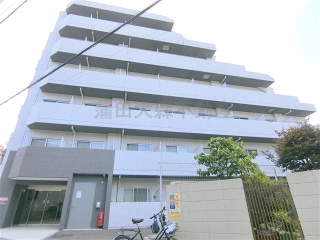 Le-lion西蒲田の外観|2014年3月築　RC鉄筋コンクリート造地上6階建て総戸数37戸　東京都大田区東矢口3丁目　
東急池上線蓮沼駅近最寄り徒歩3分、多摩川線矢口渡駅徒歩9分、JR京浜東北線蒲田駅徒歩12分