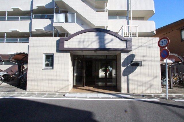 三郷ダイヤモンドマンションのエントランス|毎日通るエントランスはこのようになっています