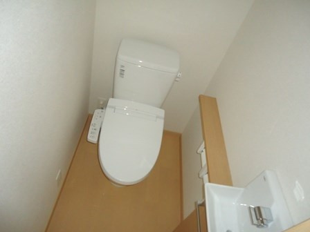 エトランゼ東櫛原15のトイレ|快適な温水洗浄便座トイレです
