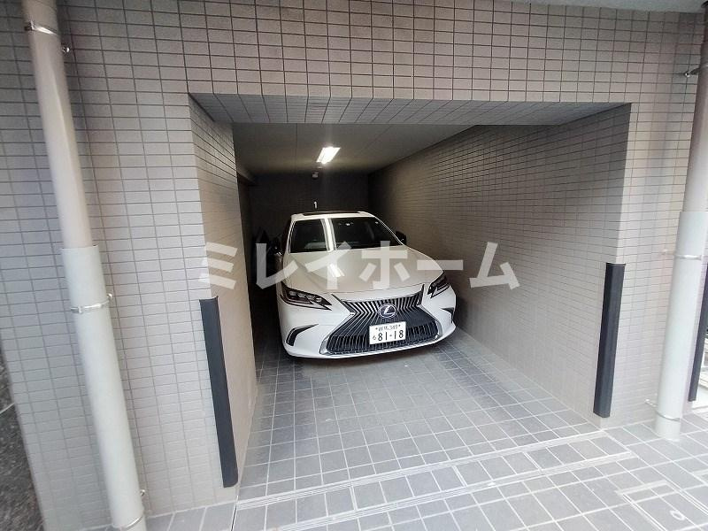 ルーブル下丸子伍番館の駐車場