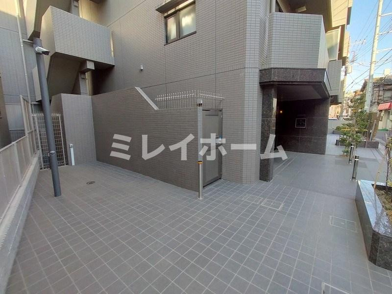 ルーブル下丸子伍番館のエントランス