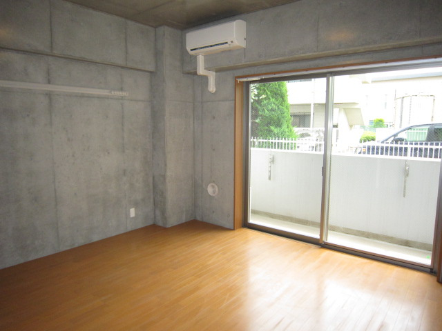 小金井市緑町２丁目の賃貸マンションの居間・リビング