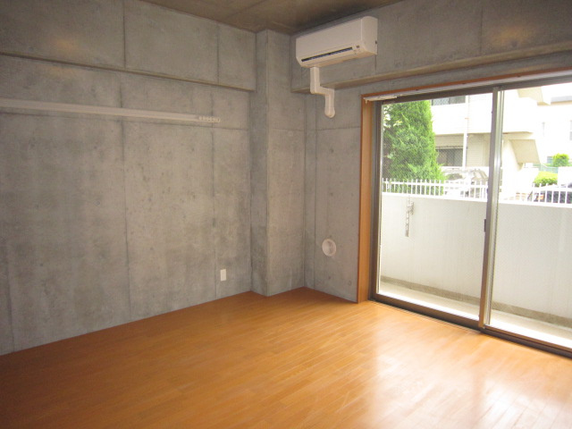 小金井市緑町２丁目の賃貸マンションの居間・リビング
