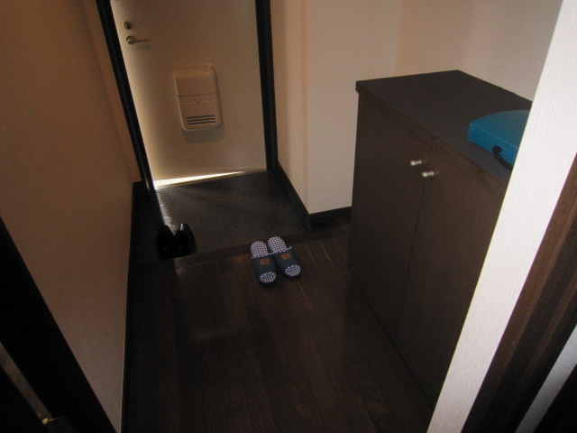 メゾンソレイユの玄関|別部屋の写真です