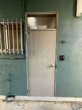 コーポヒロセの玄関