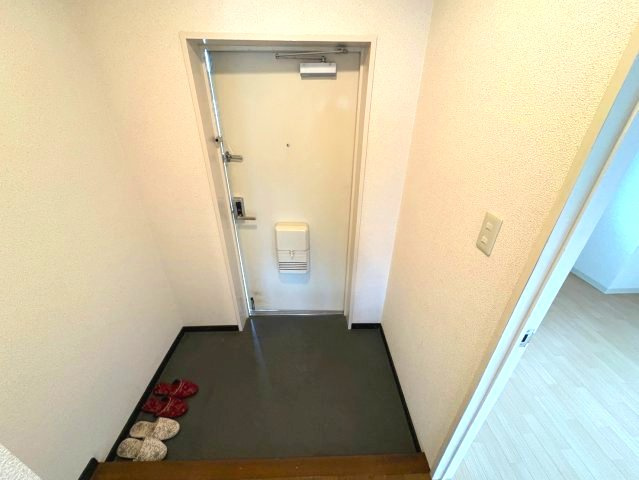 メゾンドール富田林の玄関