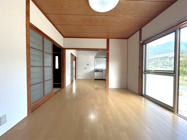 高岡郡佐川町中組　中古戸建の居間・リビング