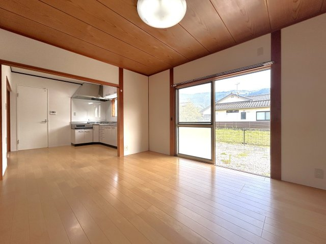 高岡郡佐川町中組　中古戸建の居間・リビング