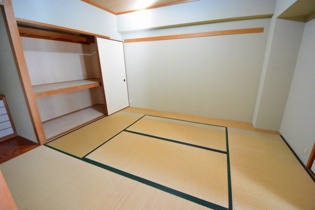 白鷹松下町マンションの和室